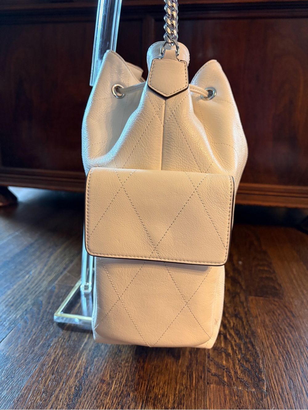 Tory Burch Large Charlie Quilted Drawstring Bag - Light Cream - Picture 4 of 8